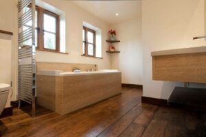 Подробнее о статье Как выбрать напольное покрытие в ванную комнату: 4 интересных идеи