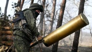 Подробнее о статье Артиллерия уничтожила на Купянском направлении группу пехоты ВСУ — Новости Mail.ru