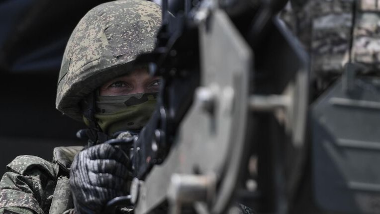 Вы сейчас просматриваете В трех областях России сбили и перехватили 33 беспилотника ВСУ — Новости Mail.ru