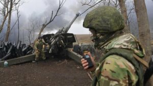Подробнее о статье Артиллерия уничтожила под Артемовском западную самоходку ВСУ — Новости Mail.ru
