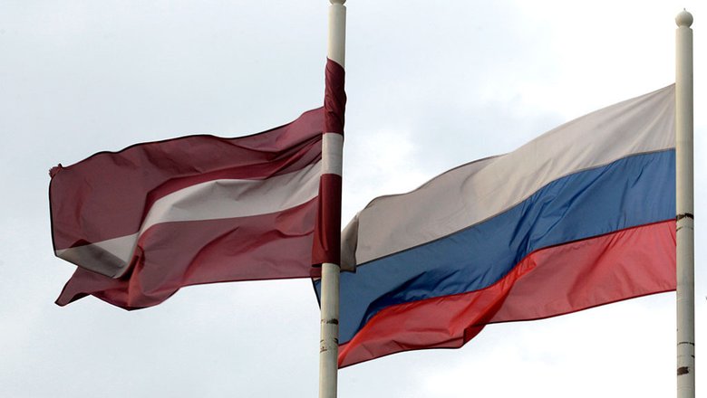 Вы сейчас просматриваете В Латвии пригрозили депортацией 1,1 тыс. россиян — Новости Mail.ru