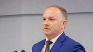 Подробнее о статье Осужденный экс-мэр Владивостока Гуменюк уехал на СВО, сообщил источник — Новости Mail.ru