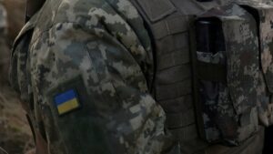 Подробнее о статье Украинские офицеры заявили об отказе солдат ВСУ отправляться в бой за населенный пункт Крынки — Новости Mail.ru