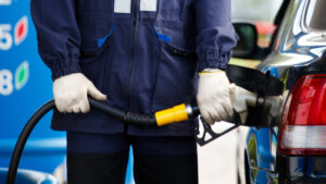 Подробнее о статье Россиянам рассказали, как снизить расход топлива в автомобиле