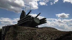 Подробнее о статье Российская ПВО за сутки сбила почти сто украинских беспилотников — Новости Mail.ru